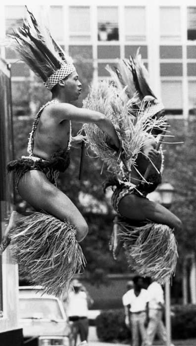 Dancers in African clothes.